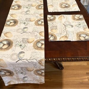 8 Placemats and Table Runner, French Country Design for Spring and Easter